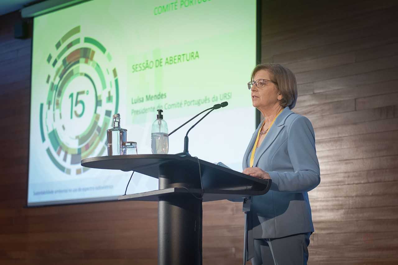 Luísa Mendes, Presidente do Comité Português da URSI, na sessão de abertura
